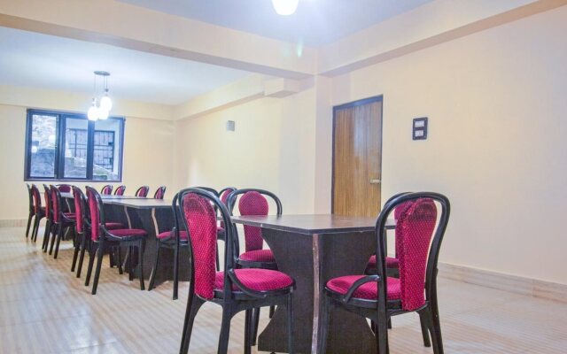 Hotel Golden Shangrila By OYO Rooms