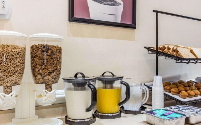 Econo Lodge Inn & Suites Cayce I-26 Airport