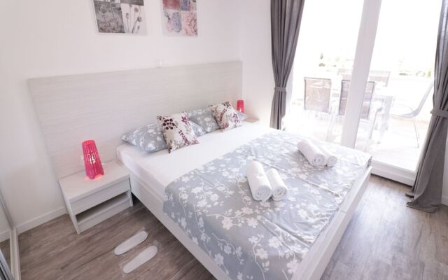 Apartments & Rooms Danivan Pool Villas B