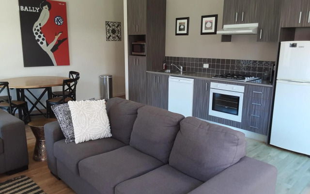 Adelphi Apartment 2- Poolside or Apartment 2A- King Studio