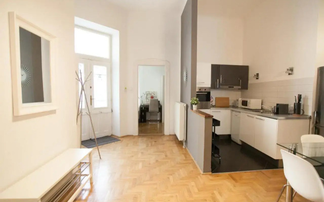 Modernized Condo for 6ppl CENTER