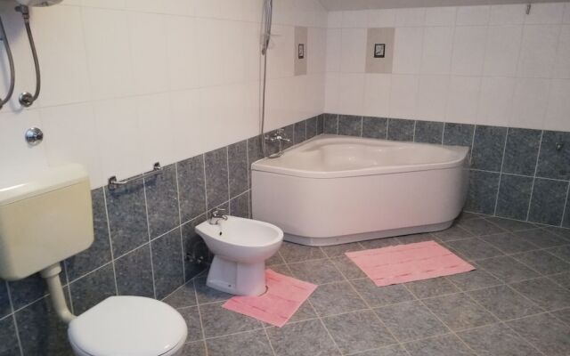 Villa Valeta 500 Meters From the Beach