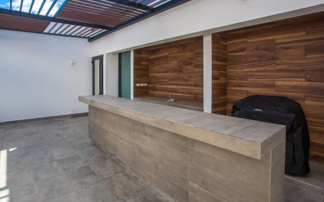 Amazing 2BR Condo w Pool Views Dream Location