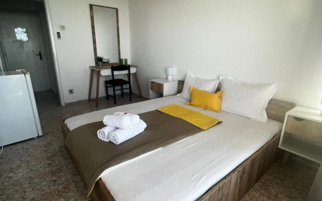 Sunny Varshava Hotel