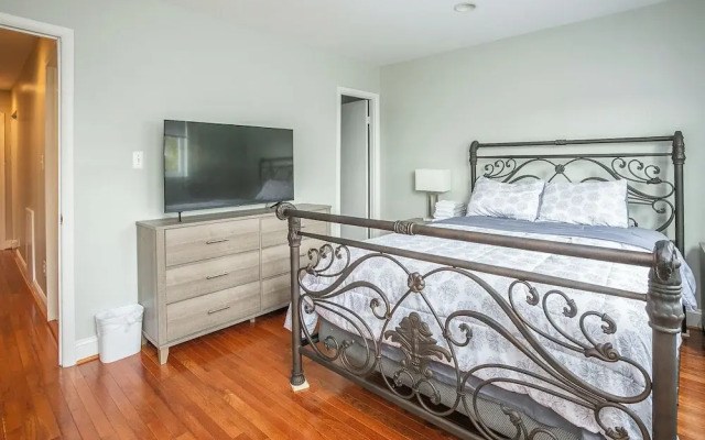Cozy 3 Bedroom/Great Location