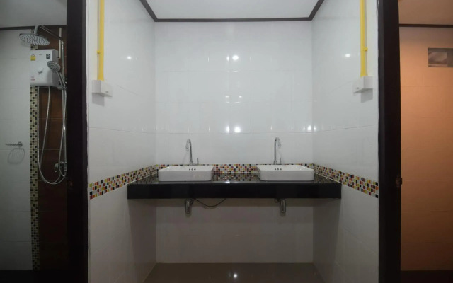 Lanta Long Beach Hostel