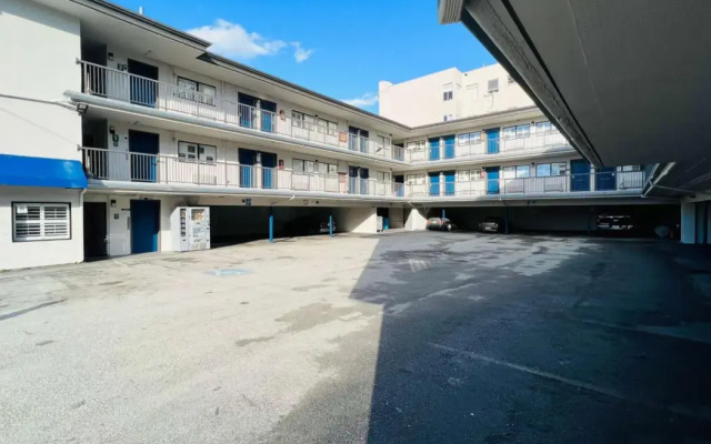 Van Ness Inn