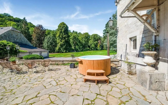 Castle in Ferrieres With a Garden