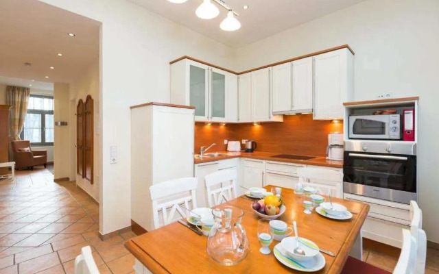 Villa San Marino, App 7