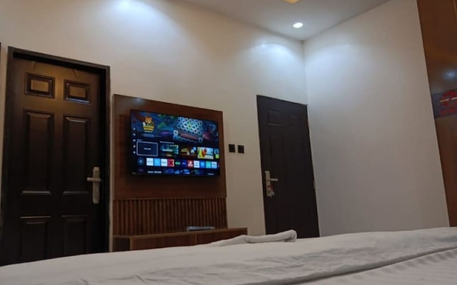 Dwellux Apartment