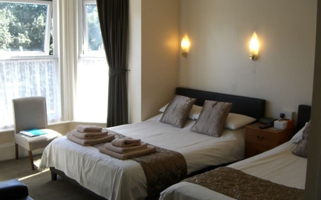 Spindrift Guest House - Adults Only