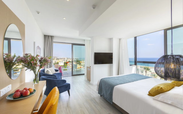 Leonardo Crystal Cove & Spa by the sea - Adults Only
