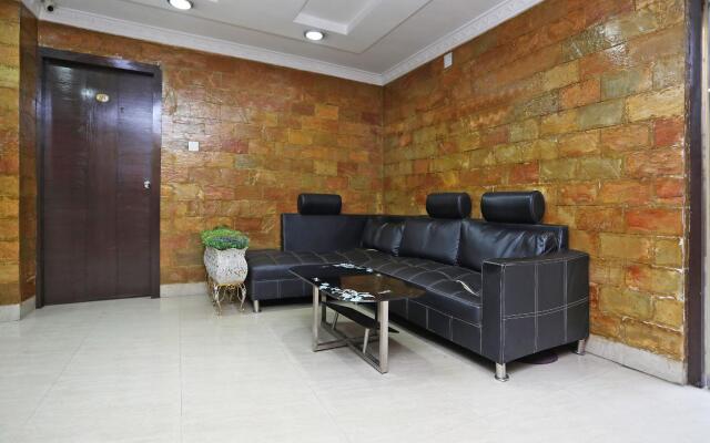 OYO 988 Hotel Metropolis Inn