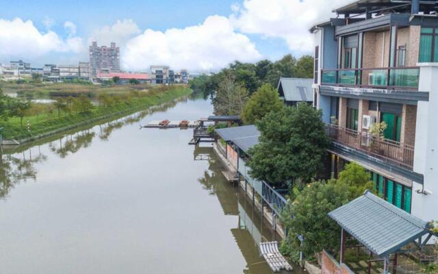 RiversideVilla