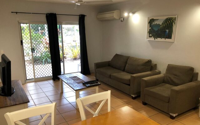 Cairns Reef Apartments & Motel