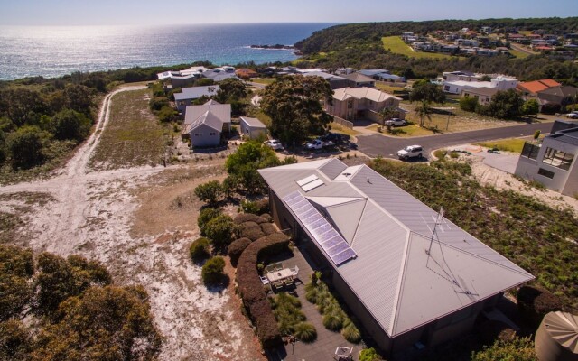 Tura Beachhouse in Dolphin Cove