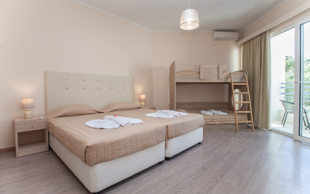 Alexandros Hotel 