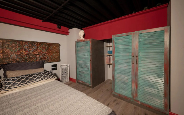 Soho Bohemian Loft on Nizhnyaya Krasnoselskaya Street
