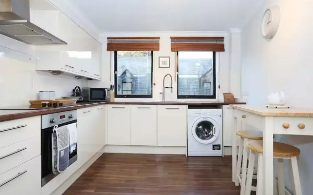 Stylish Apt next to Dean Village