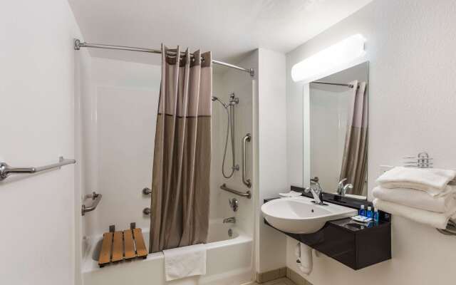 Motel 6 Cross Lanes, WV - Goff Mountain Rd