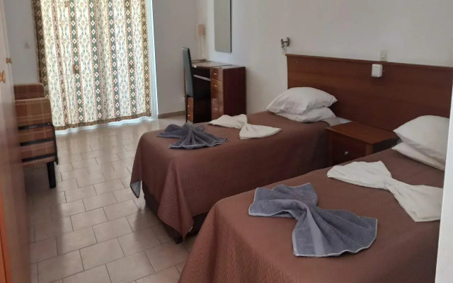 Coliseum Studios & Apartments