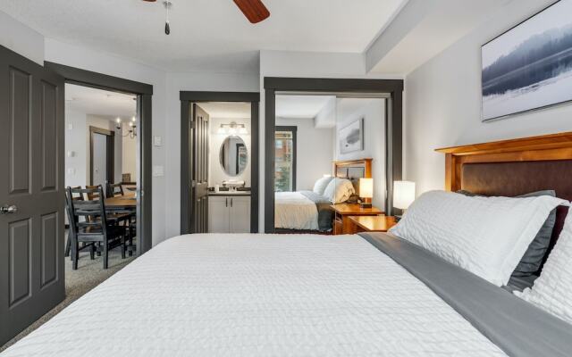 LARGE 3-Br 3-Ba | Ski In/Out | Pool & Hot Tubs | Central Upper Village Location