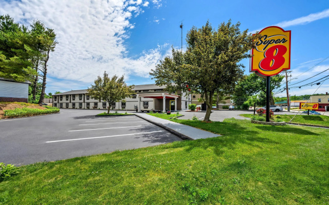 Super 8 by Wyndham Lewiston Auburn Area