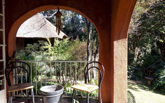 TreeTops & Treats Guest House