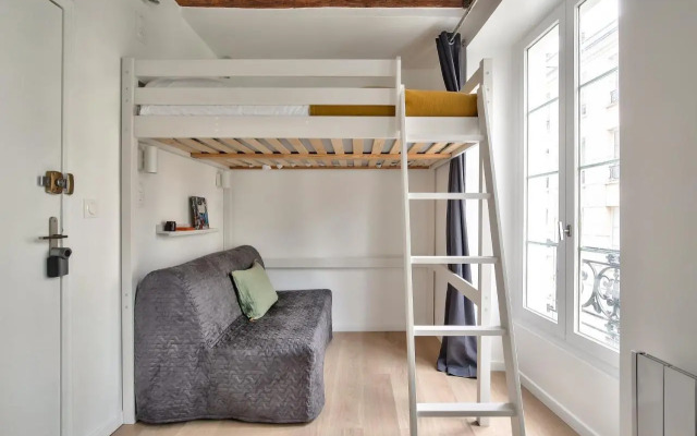 Cosy Mezzanine Studio in the Heart of Paris (4)