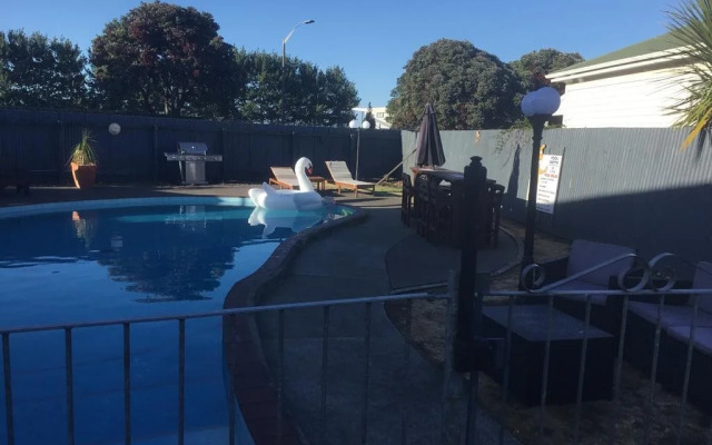 Raceway Motel