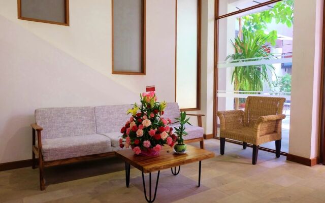 Frangipani Villa Fine Arts