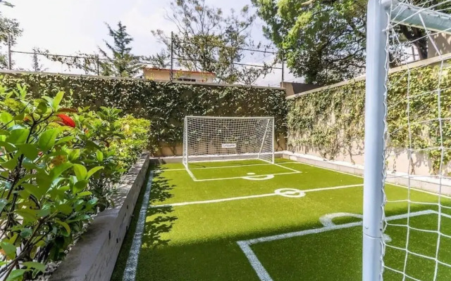 Modern Apartment With Coworking GYM and Garden