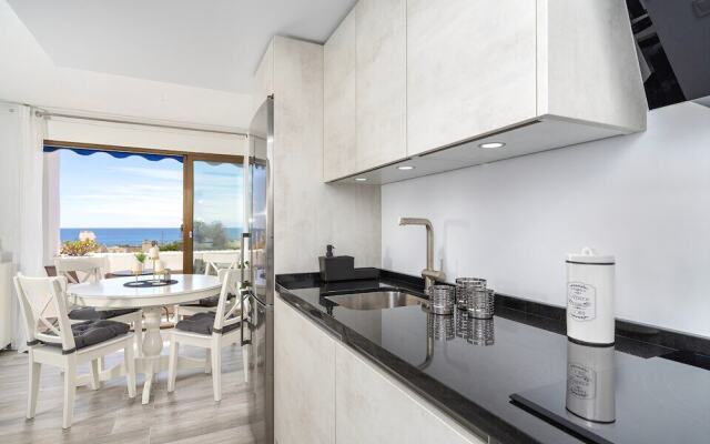 Stunning 2BR Apartment near the Beach Ref 54