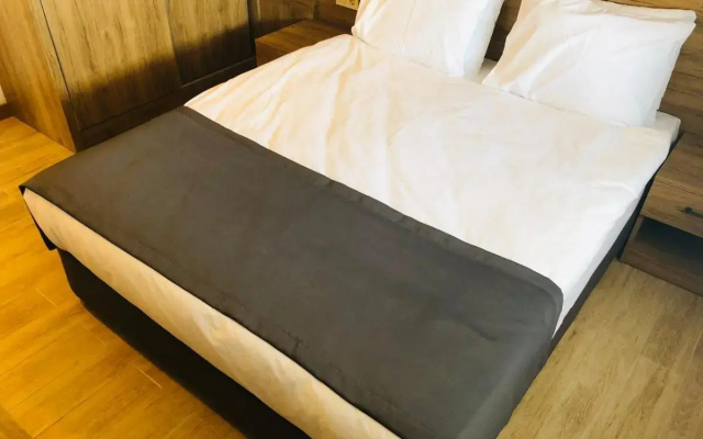 Golden World Suite Hotel
