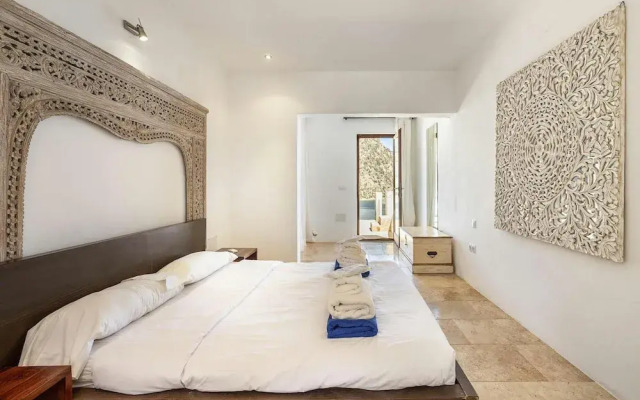 Magnificent Villa With sea Views