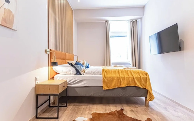 4BR Apt. for Groups 6-Min to Stadthalle
