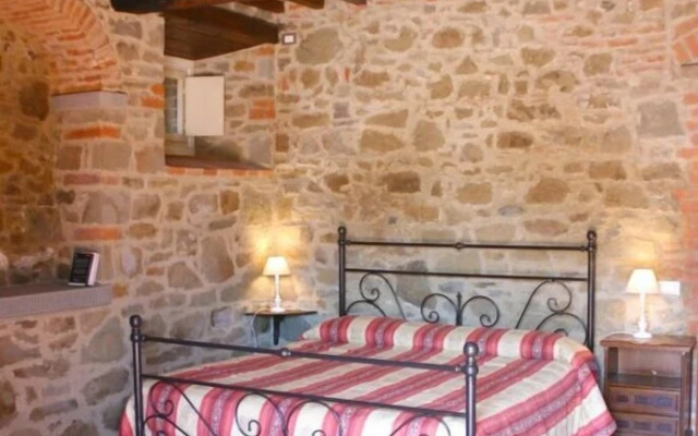 Wonderful private villa with WIFI, private pool, TV, pets allowed and parking, close to Arezzo