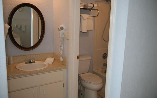 Traders Inn Beach Club