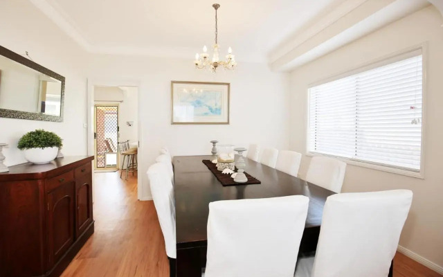 The Crescent - Pet Friendly - 1 Min To Beach