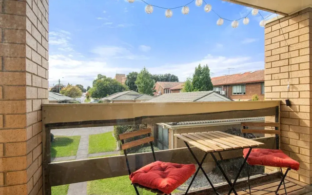 Family Friendly 3-bed With Courtyard & Parking