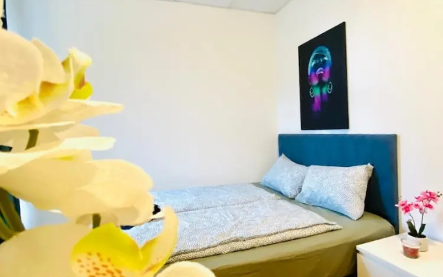 Stylish Shared 3-Bedroom Stay Near City