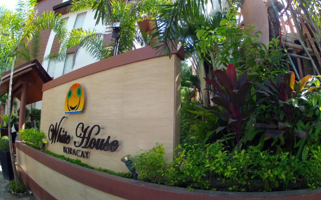 White House Beach Resort