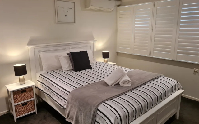 Wharf Lodge – Guest Rooms – Maroochydore