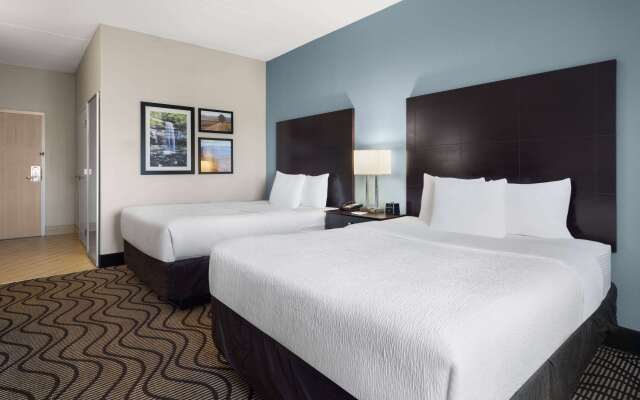 La Quinta Inn & Suites by Wyndham Knoxville Airport