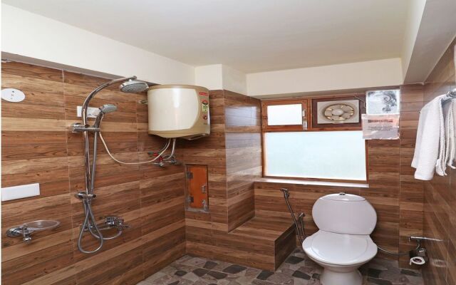 OYO 13715 Home Classic Villa Naggar Road