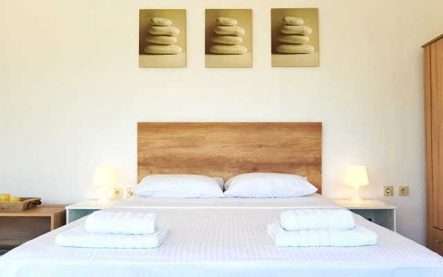 Bungalow White Apartments and Suites