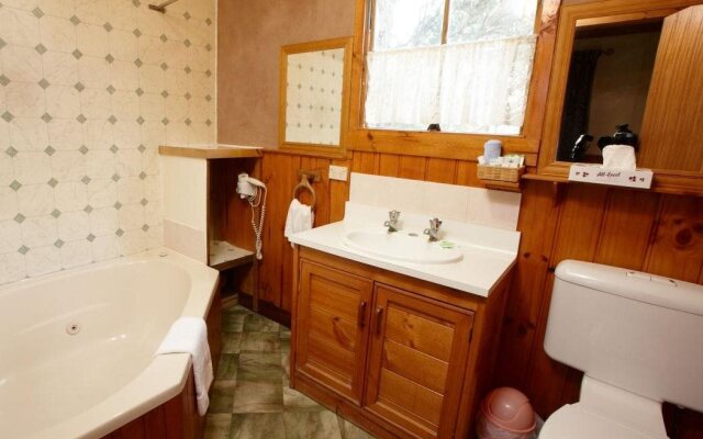 Crayfish Creek Van & Cabin Park