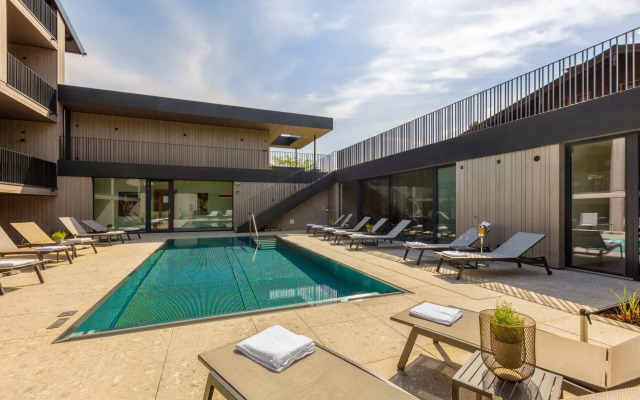 Emma Deluxe Aparthotel