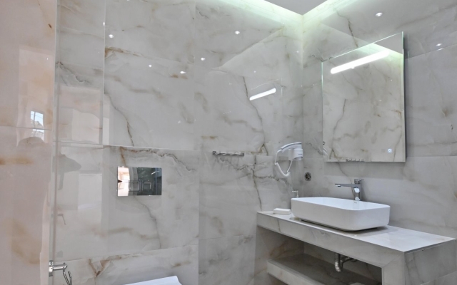 Sabbia Seafront Apartment  2 by TravelPro Serv...