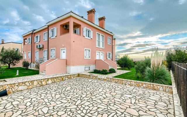 Medulin Luxury Apartments with beautiful garden 100 m from beach